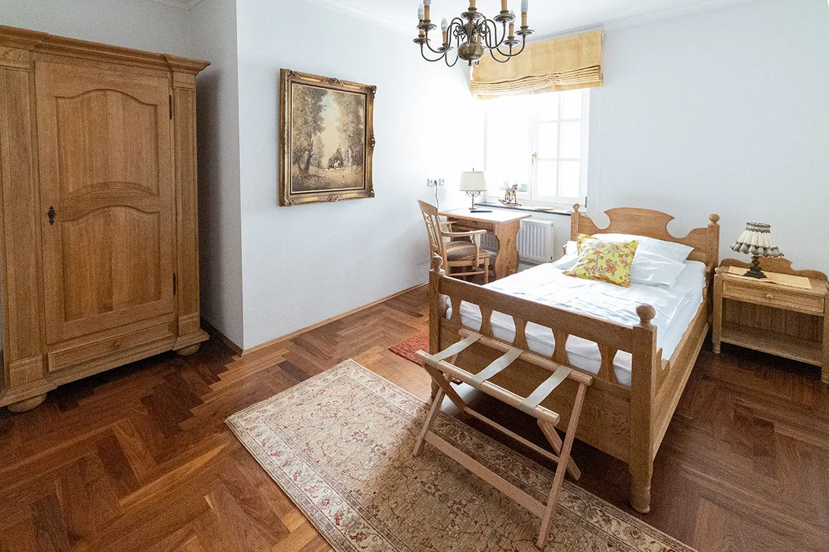 Helles, modernes Doppelzimmer